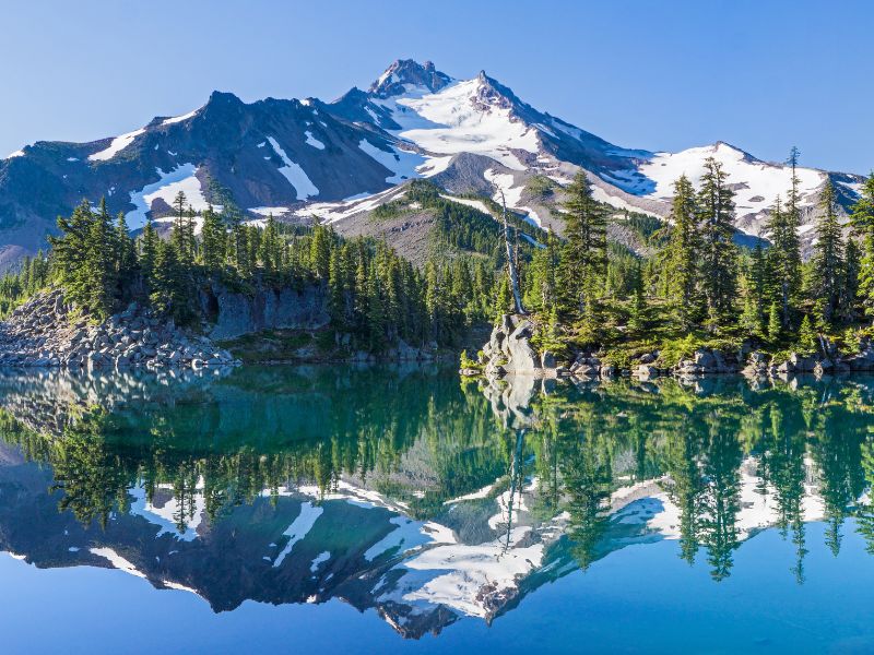 Mơ Thấy Núi: Giải Mã Điềm Báo Tuyệt Vời 1 núi trắng xoá