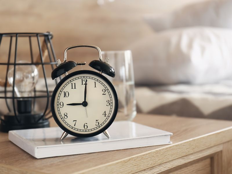 0c3aa078-pixel-shot đồng hồ để bàn