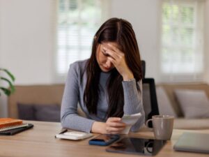 cô gái bị stress