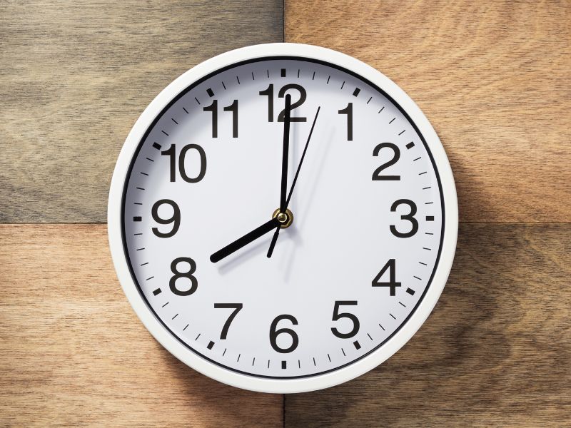 Nằm mơ thấy đồng hồ: Bí mật Điềm Báo Tuyệt Vời 1 đồng hồ treo tường