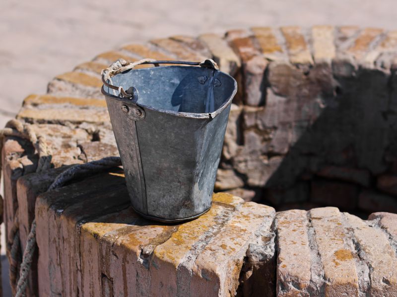 miệng nước và gáo nước