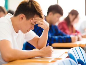 căng thẳng khi đi thi