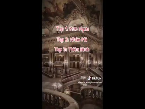 Hình ảnh đôi cánh trắng trong thế giới đơn sắc, biểu tượng cho sự tách biệt cảm xúc.