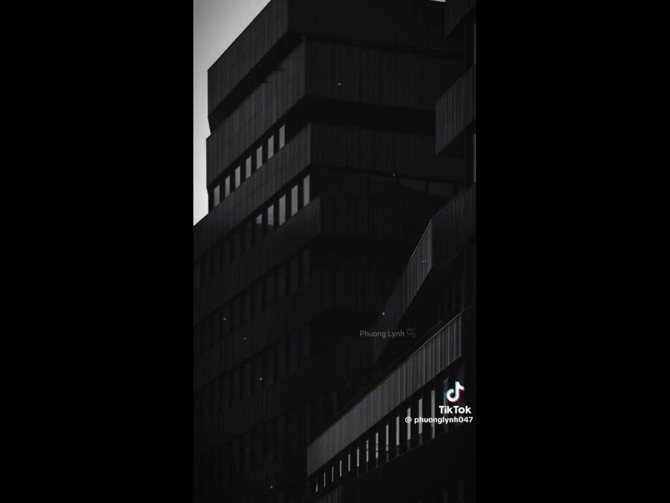 Hình ảnh ẩn dụ về hành trình dài đầy mệt mỏi và sự cô đơn trong nội tâm.